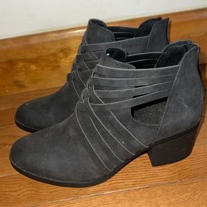 Black/gray booties